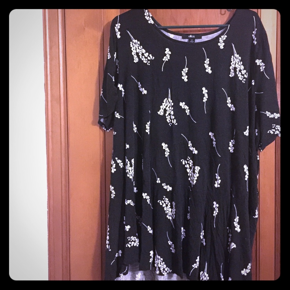COPY - Ellos 26/28 black and white lily of the valley top